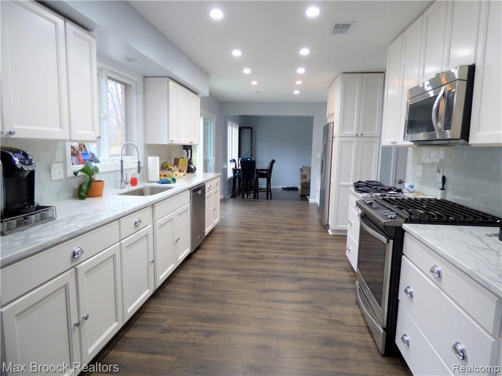 3318 Winchester Road West Bloomfield, MI 48322 - Photo 10 of 28