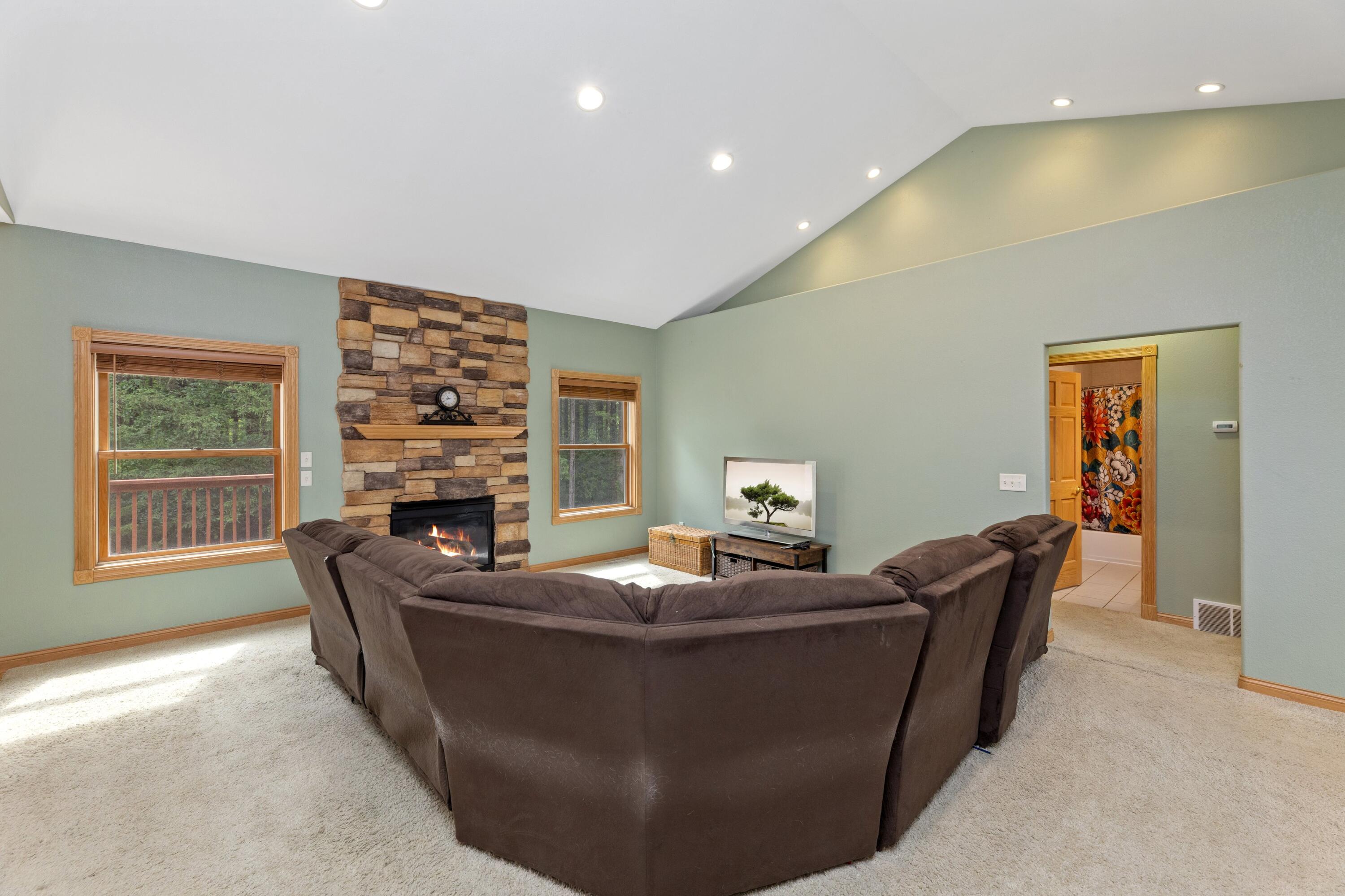N15782 Delaney Road Trempealeau, WI 54661 - Photo 6 of 40 6 LIVING ROOM