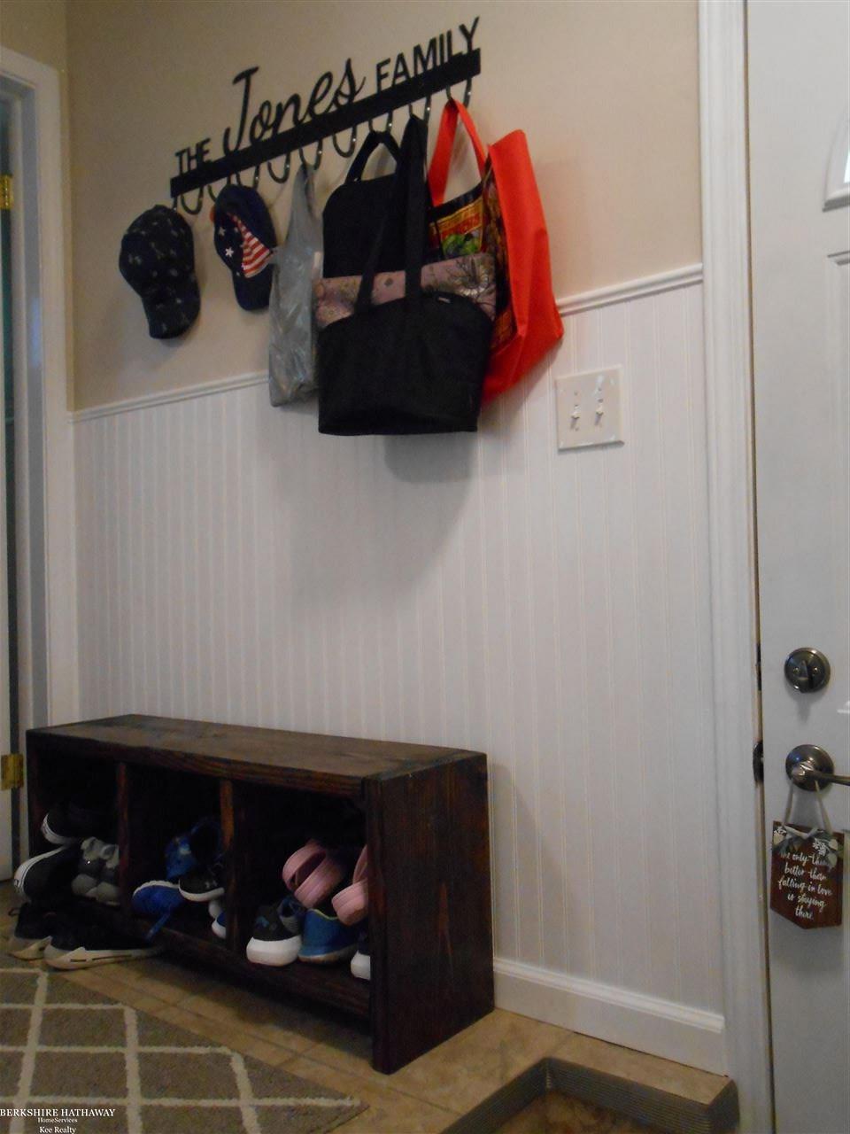 11372 Erdmann Road Sterling Heights, MI 48314 - Photo 21 of 35 Open storage/seating