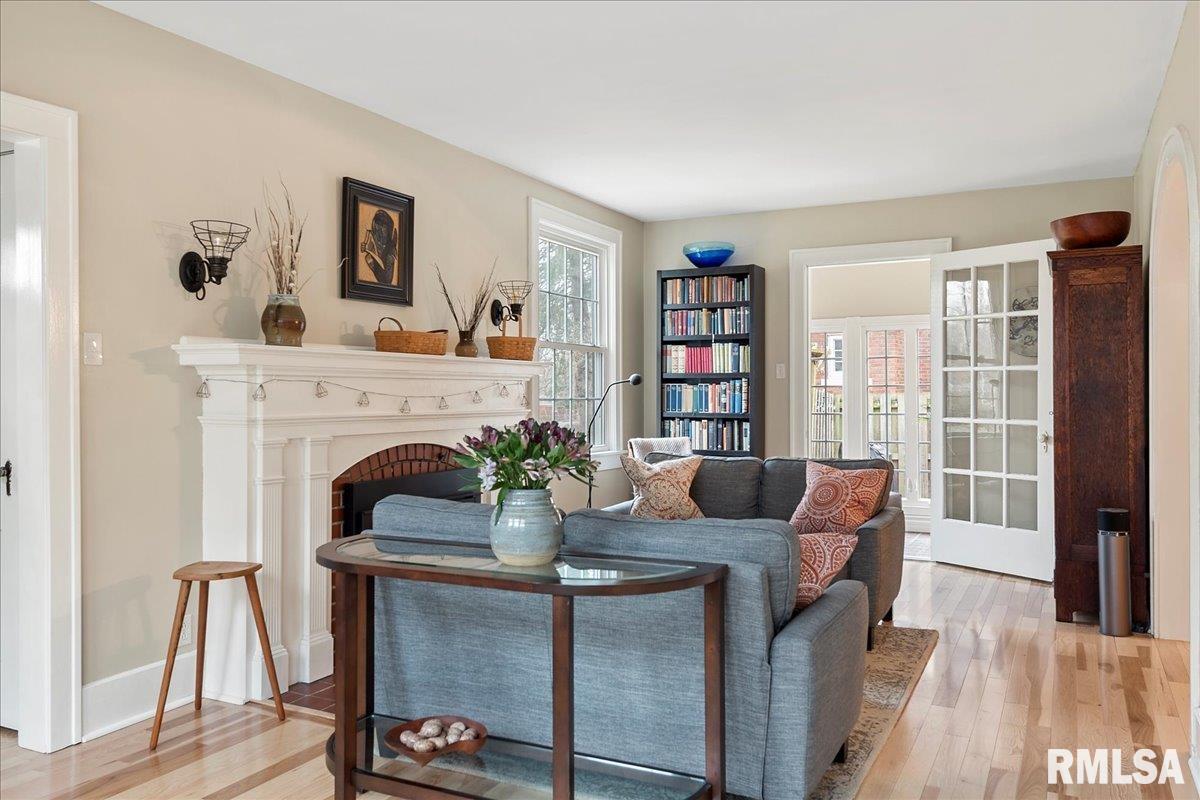 2105 Bates Avenue Springfield, IL 62704 - Photo 8 of 56 Gallery Image 8