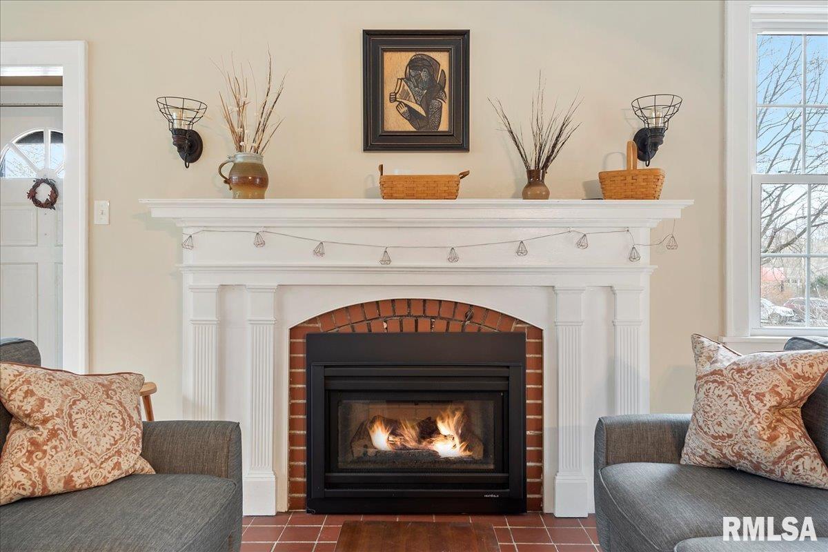 2105 Bates Avenue Springfield, IL 62704 - Photo 10 of 56 Gallery Image 10