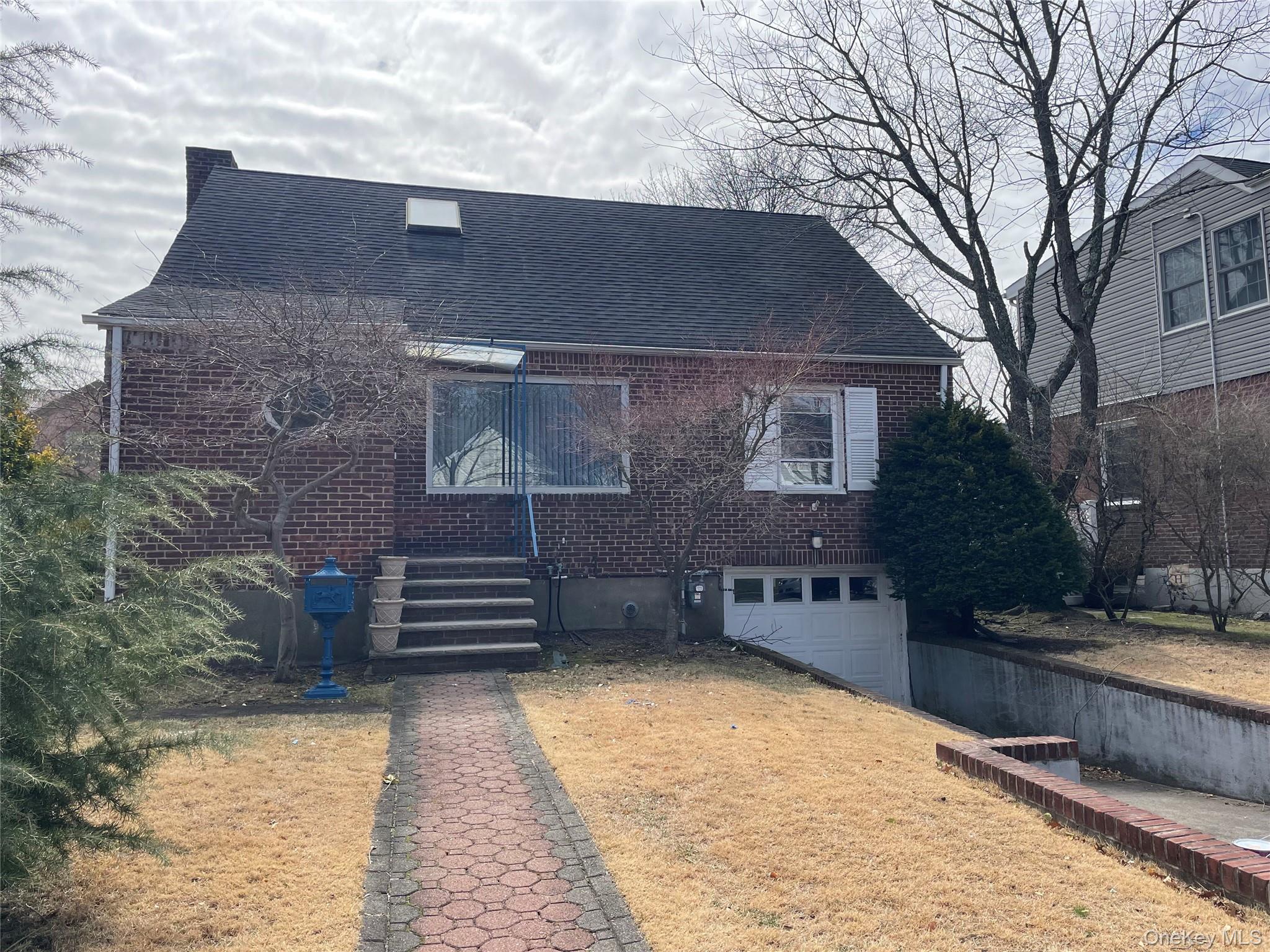 8 Cameron Lane Valley Stream, NY 11581 - Photo 1 of 33