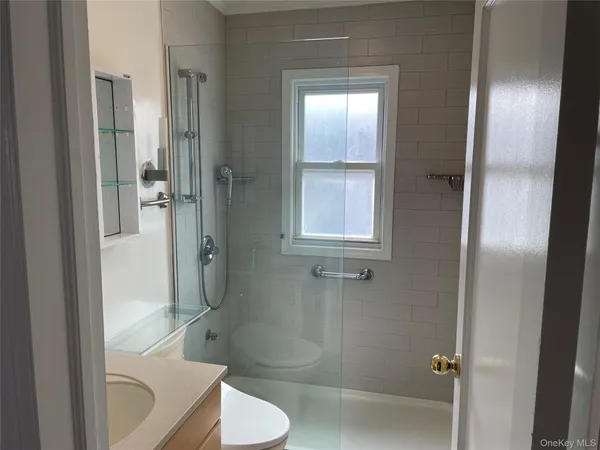 $4,500 | 8 Cameron Lane, Valley Stream, NY 11581