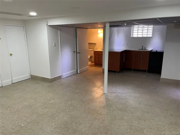 $4,500 | 8 Cameron Lane, Valley Stream, NY 11581