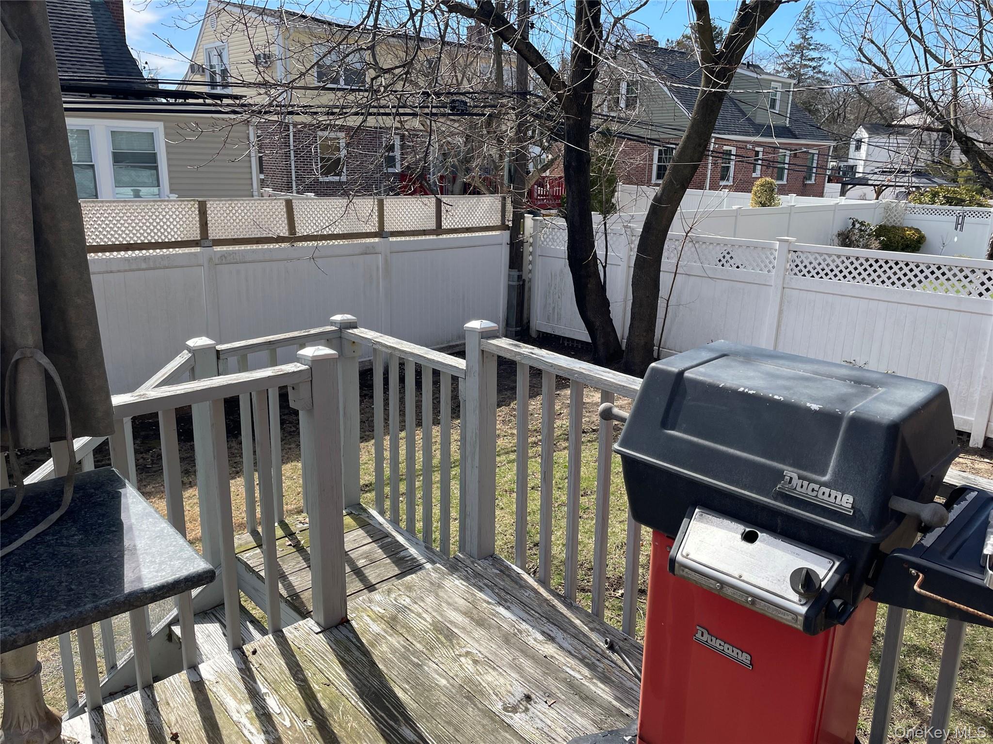 8 Cameron Lane Valley Stream, NY 11581 - Photo 32 of 33