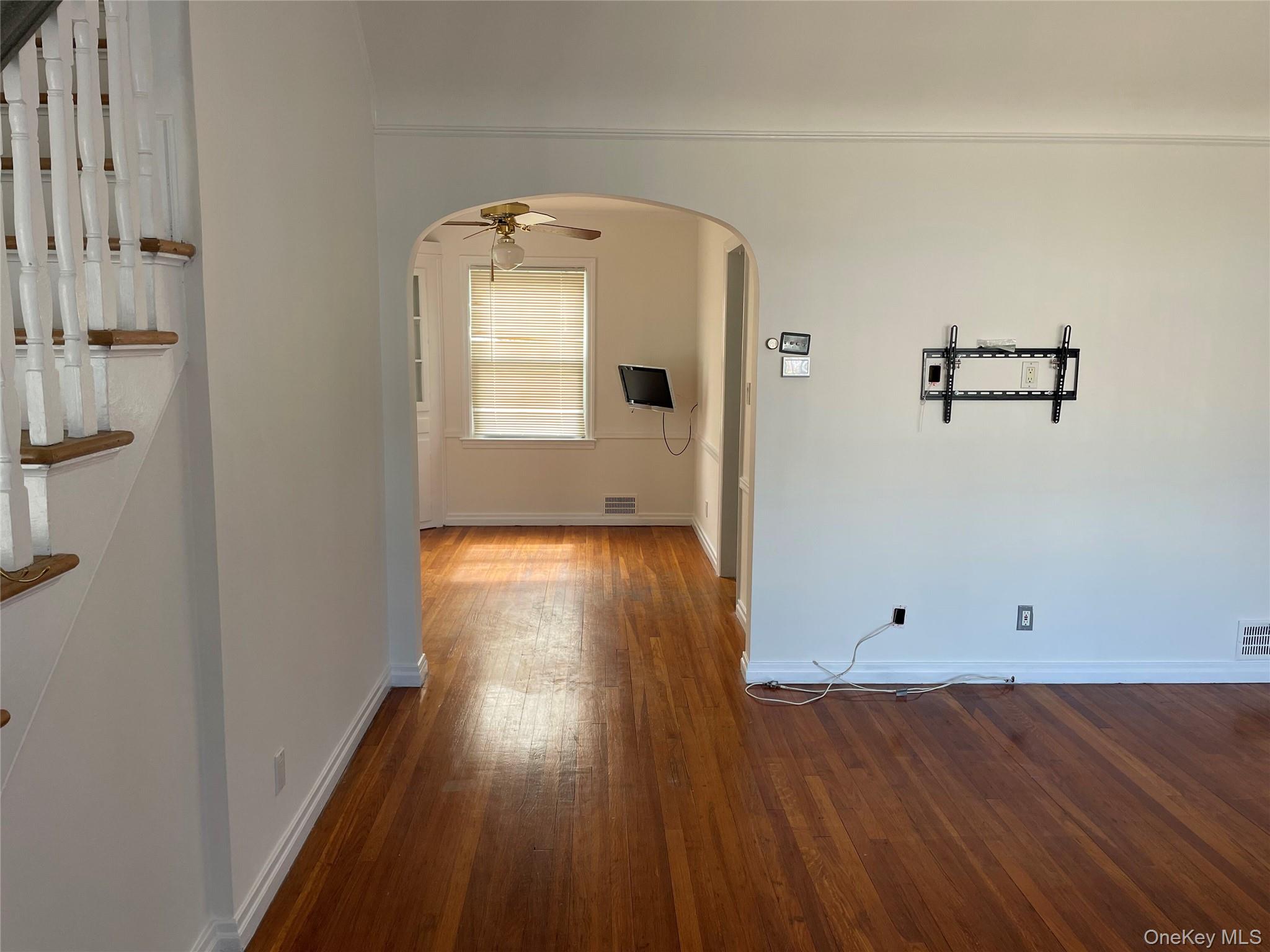 8 Cameron Lane Valley Stream, NY 11581 - Photo 5 of 33