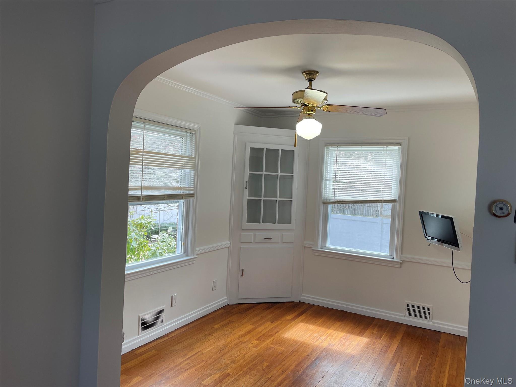 8 Cameron Lane Valley Stream, NY 11581 - Photo 6 of 33