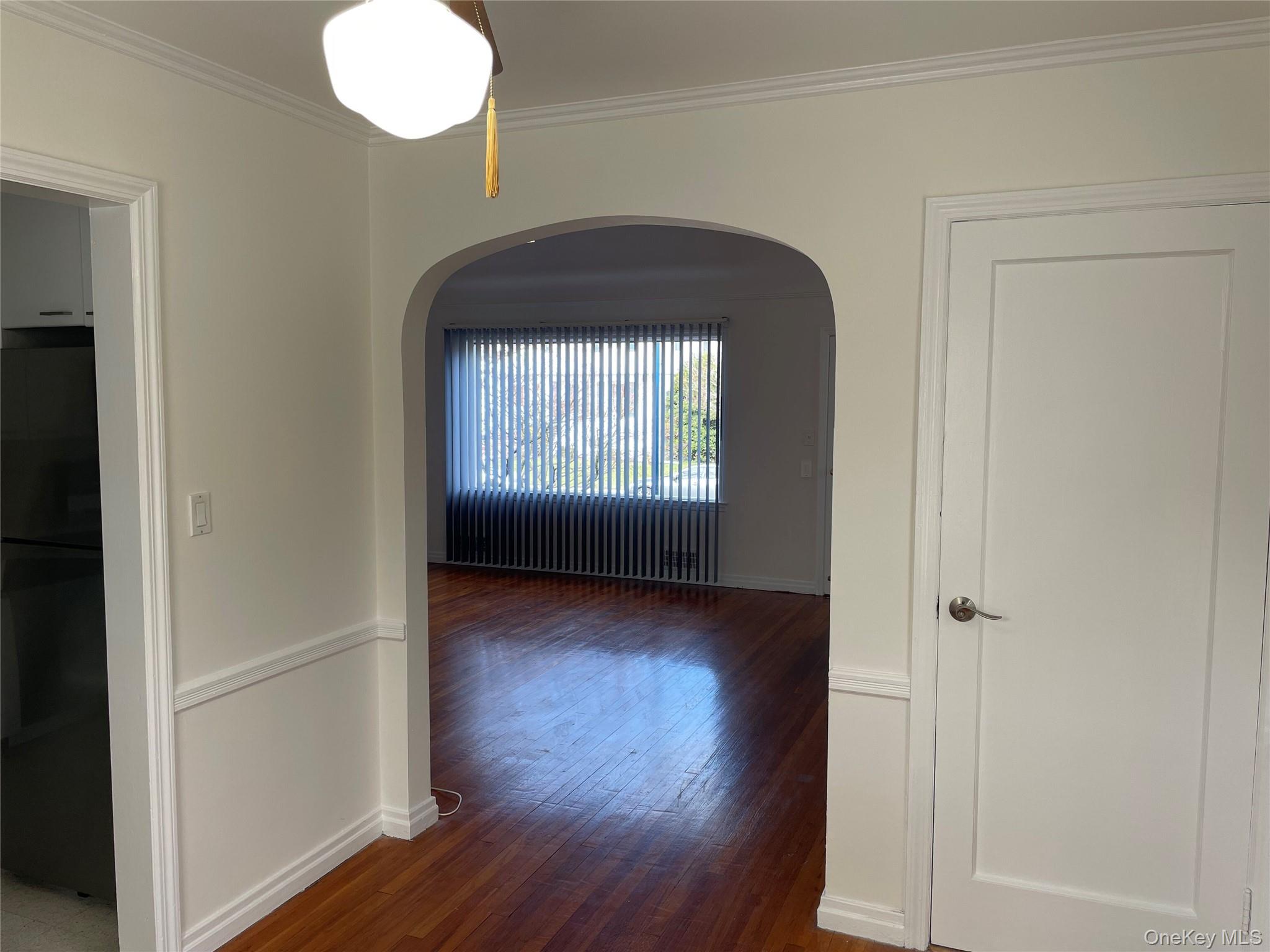 8 Cameron Lane Valley Stream, NY 11581 - Photo 7 of 33