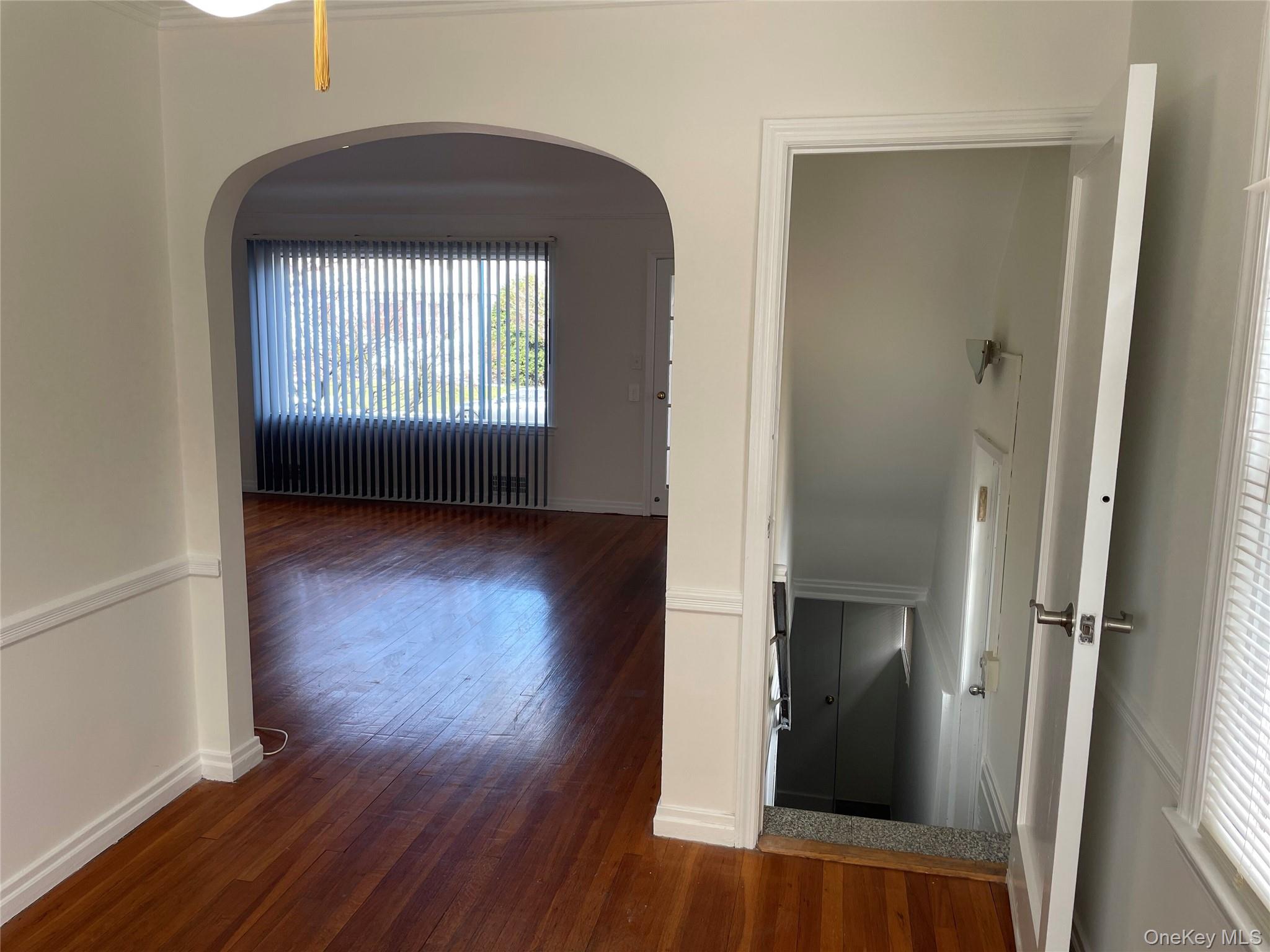 8 Cameron Lane Valley Stream, NY 11581 - Photo 8 of 33