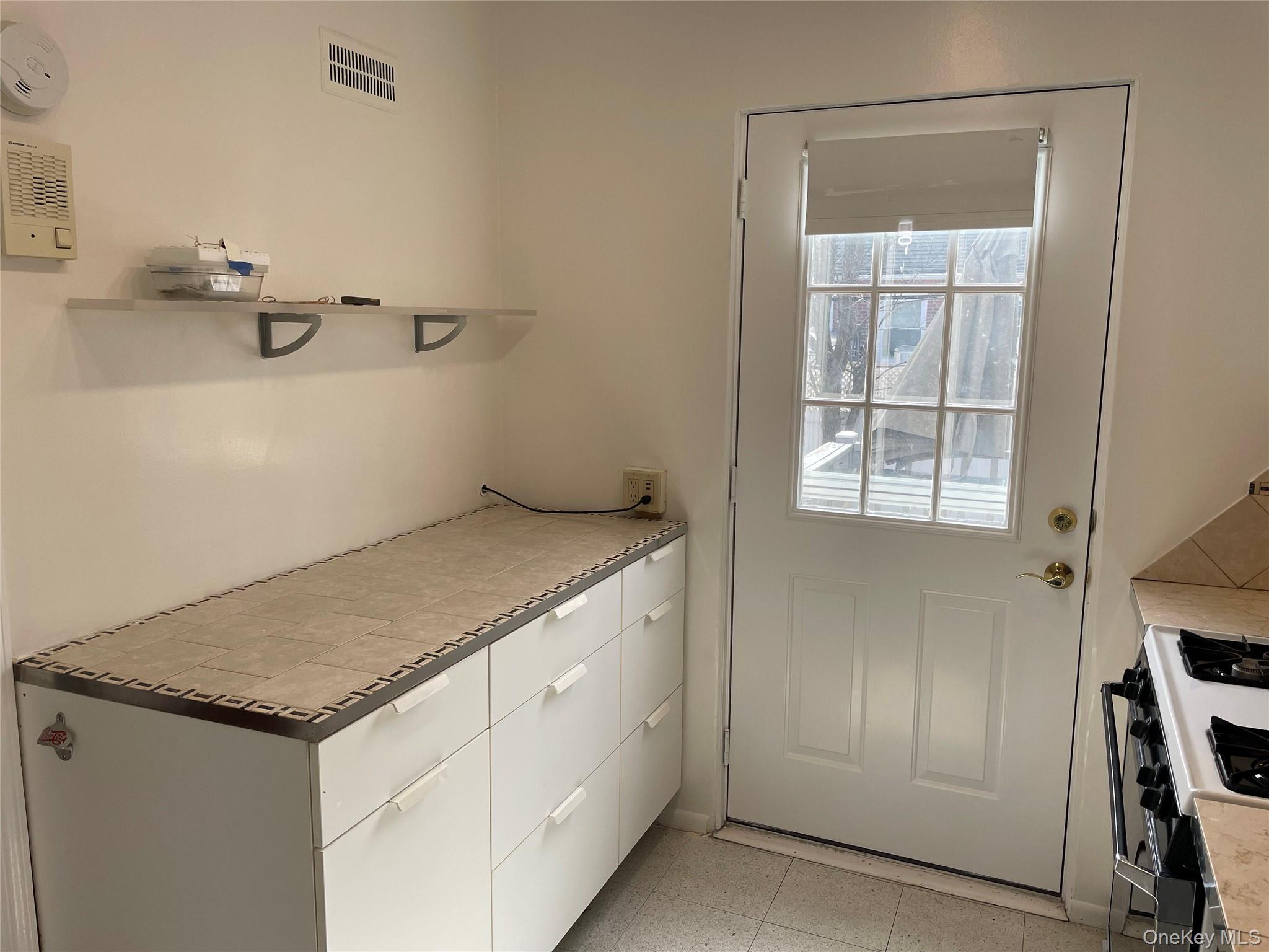 8 Cameron Lane Valley Stream, NY 11581 - Photo 10 of 33