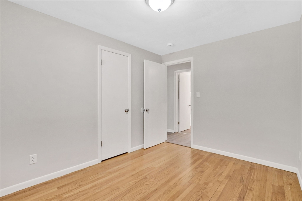 85 Bircham Street Springfield, MA 01104 - Photo 22 of 33