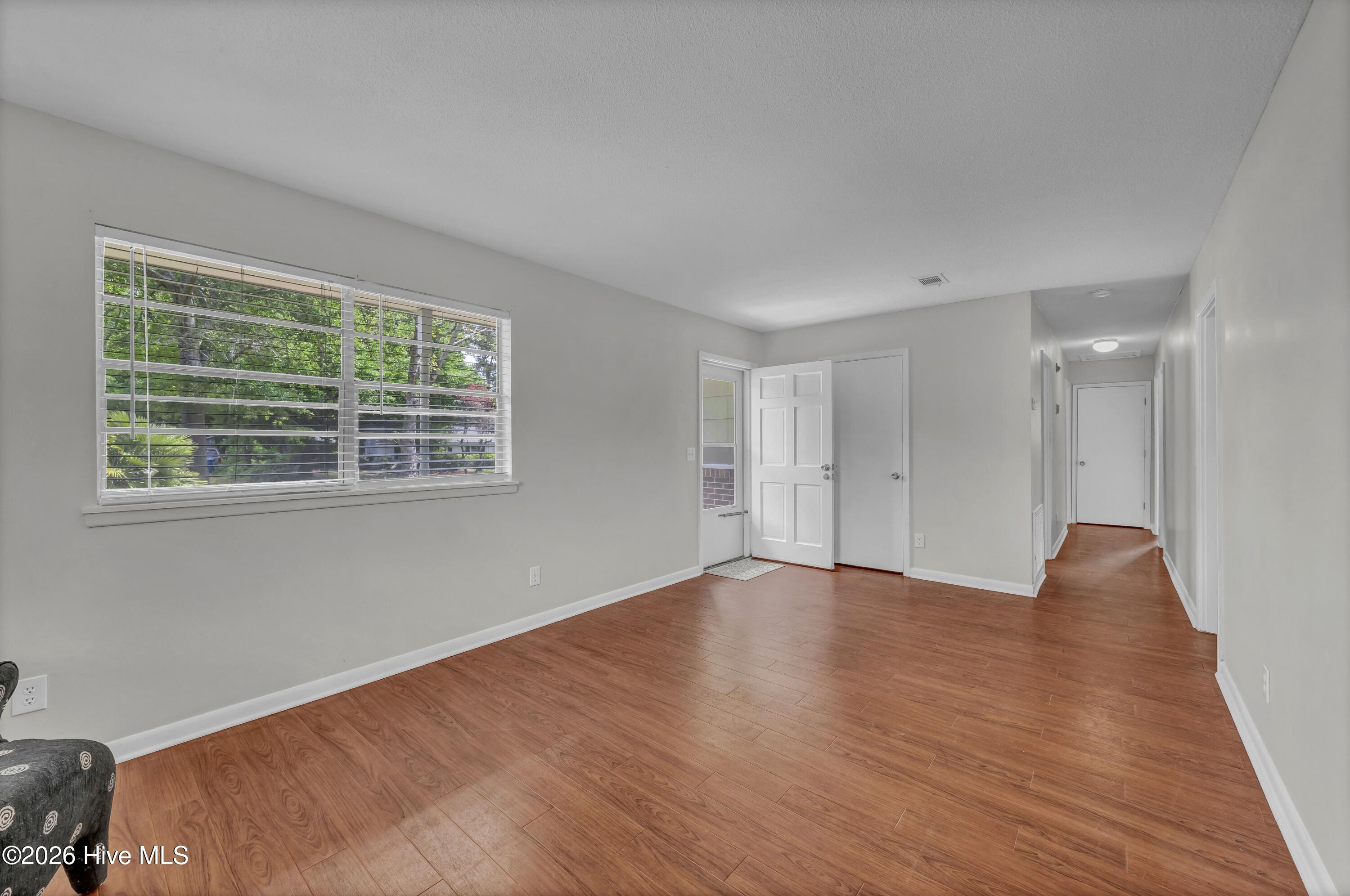 305 Covington Road Wilmington, NC 28409 - Photo 11 of 27 011_img_8187_121