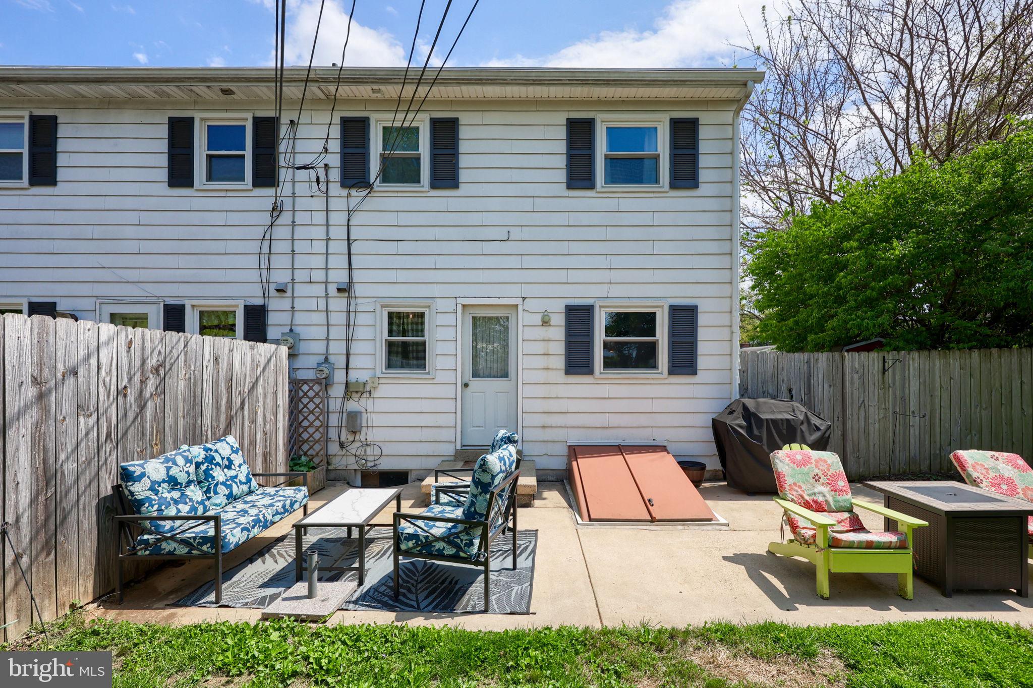 508 West Marion Street Lititz, PA 17543 - Photo 28 of 32 a backyard of a house with seating space
