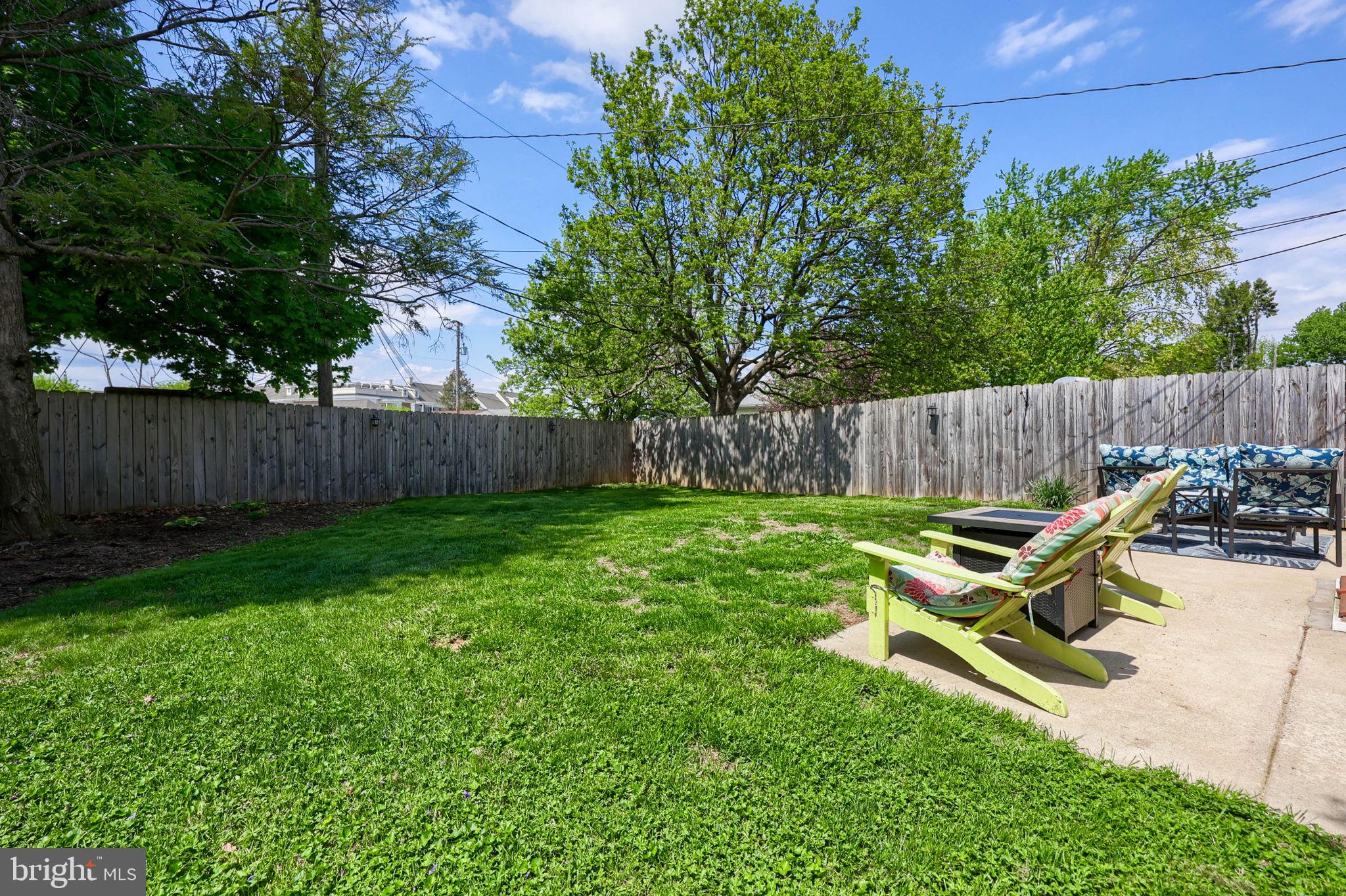 508 West Marion Street Lititz, PA 17543 - Photo 32 of 32 a garden view with a seating space