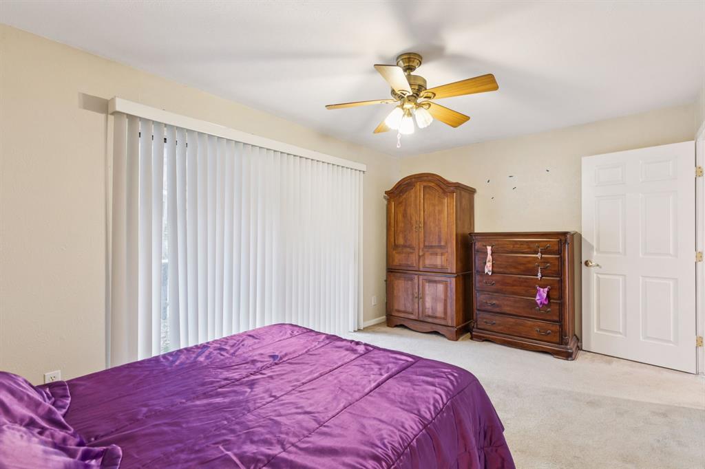 4569 North O'Connor Road, Unit 1320 Irving, TX 75062 - Photo 20 of 24 a bedroom with a bed and a chandelier