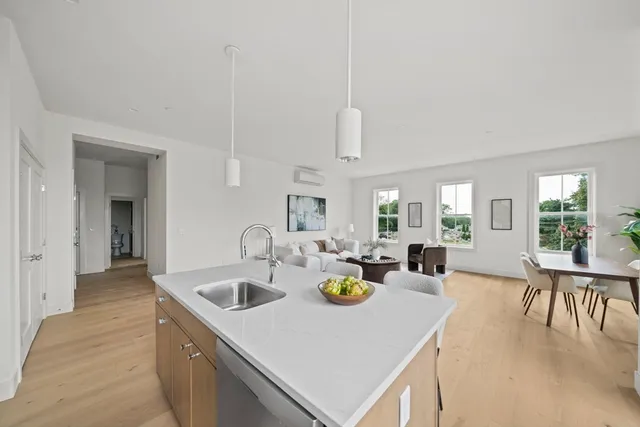 $749,000 | 105 Sea Street, Unit 203, Quincy, MA 02169