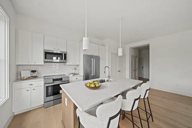 $749,000 | 105 Sea Street, Unit 203, Quincy, MA 02169