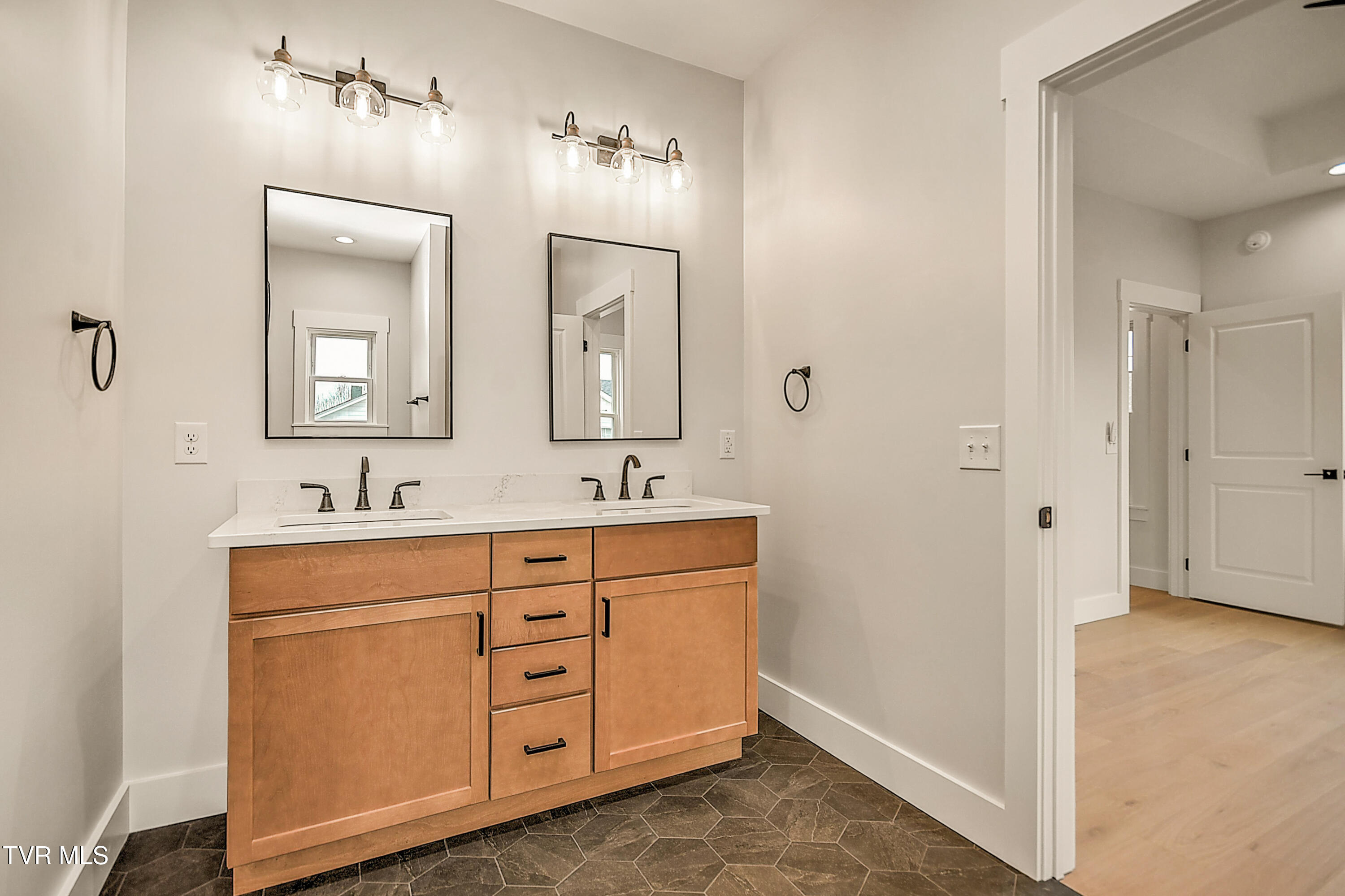 4589 Old Stage Road Kingsport, TN 37664 - Photo 35 of 59 4598 Old Stage SM-36