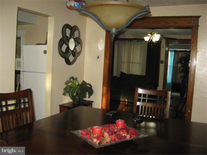 5346 Westford Road Philadelphia, PA 19120 - Photo 5 of 24 Living Room