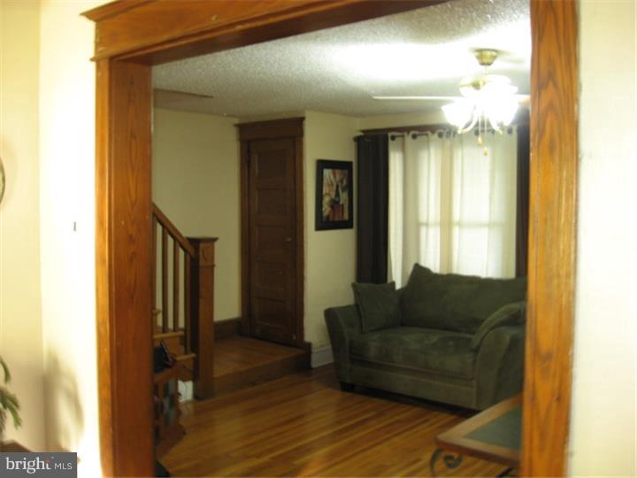 5346 Westford Road Philadelphia, PA 19120 - Photo 6 of 24 Living Room