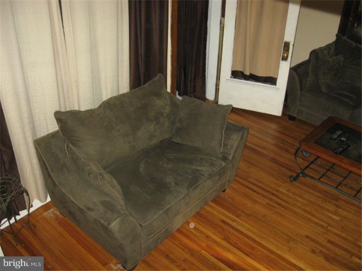 5346 Westford Road Philadelphia, PA 19120 - Photo 8 of 24 Living Room