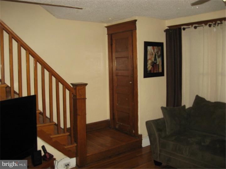 5346 Westford Road Philadelphia, PA 19120 - Photo 9 of 24 Living Room