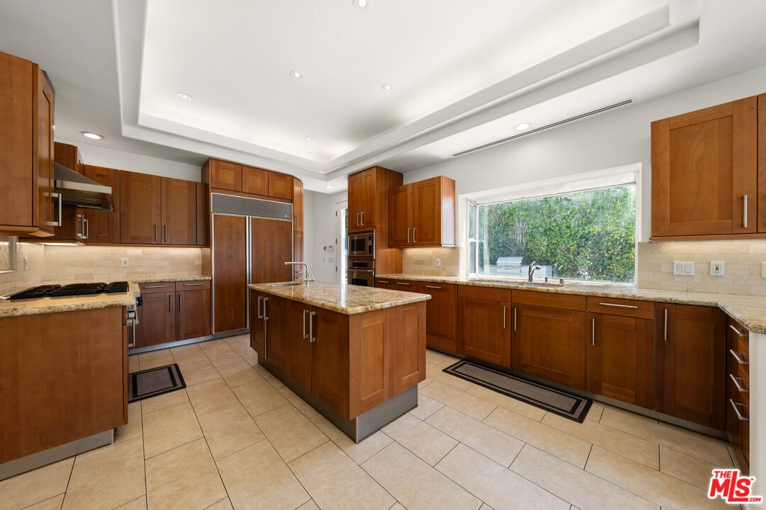 1425 North Tigertail Road Los Angeles, CA 90049 - Photo 12 of 28