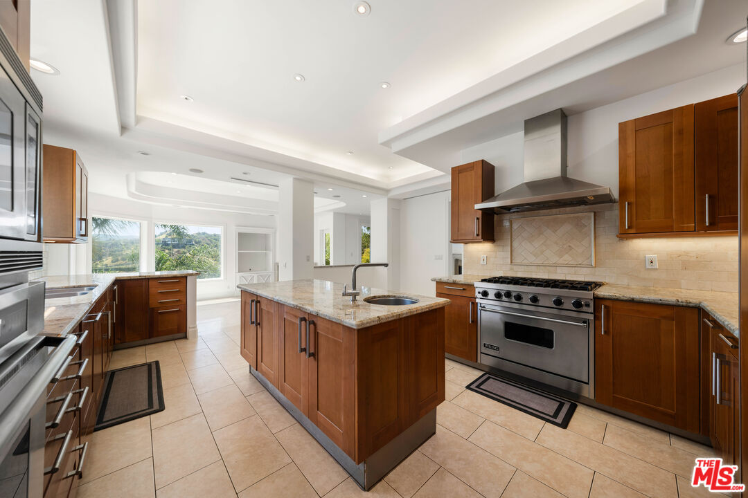 1425 North Tigertail Road Los Angeles, CA 90049 - Photo 13 of 28