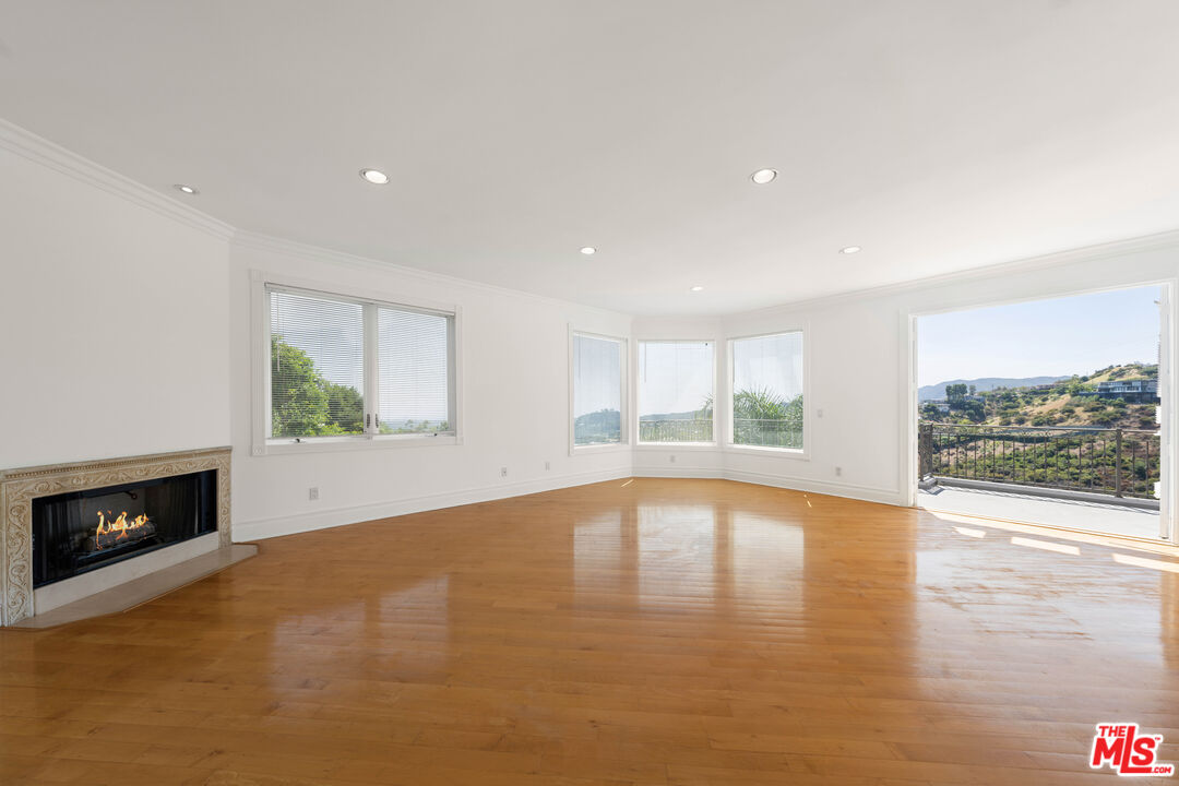 1425 North Tigertail Road Los Angeles, CA 90049 - Photo 16 of 28