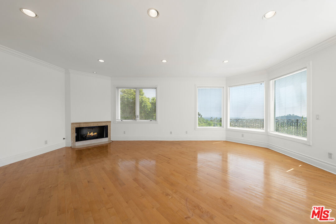 1425 North Tigertail Road Los Angeles, CA 90049 - Photo 17 of 28