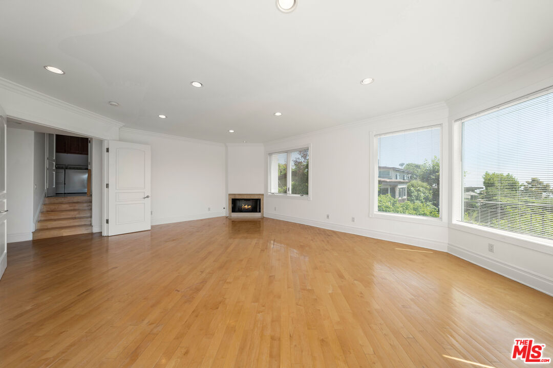 1425 North Tigertail Road Los Angeles, CA 90049 - Photo 18 of 28