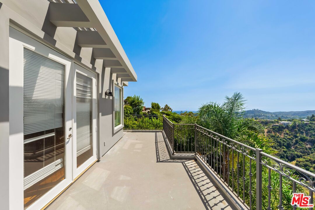 1425 North Tigertail Road Los Angeles, CA 90049 - Photo 19 of 28