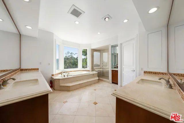 $16,500 | 1425 North Tigertail Road, Los Angeles, CA 90049