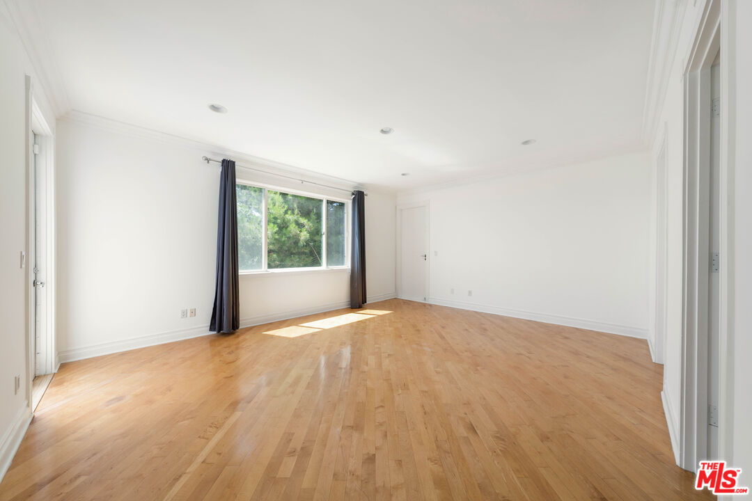 1425 North Tigertail Road Los Angeles, CA 90049 - Photo 25 of 28