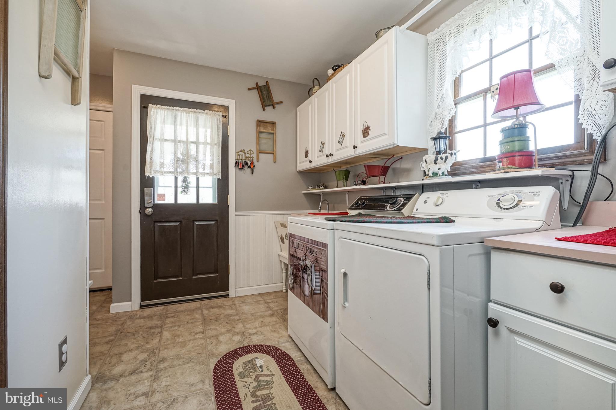 4 Sohn Way Tabernacle, NJ 08088 - Photo 22 of 55 Laundry room with access to back porch