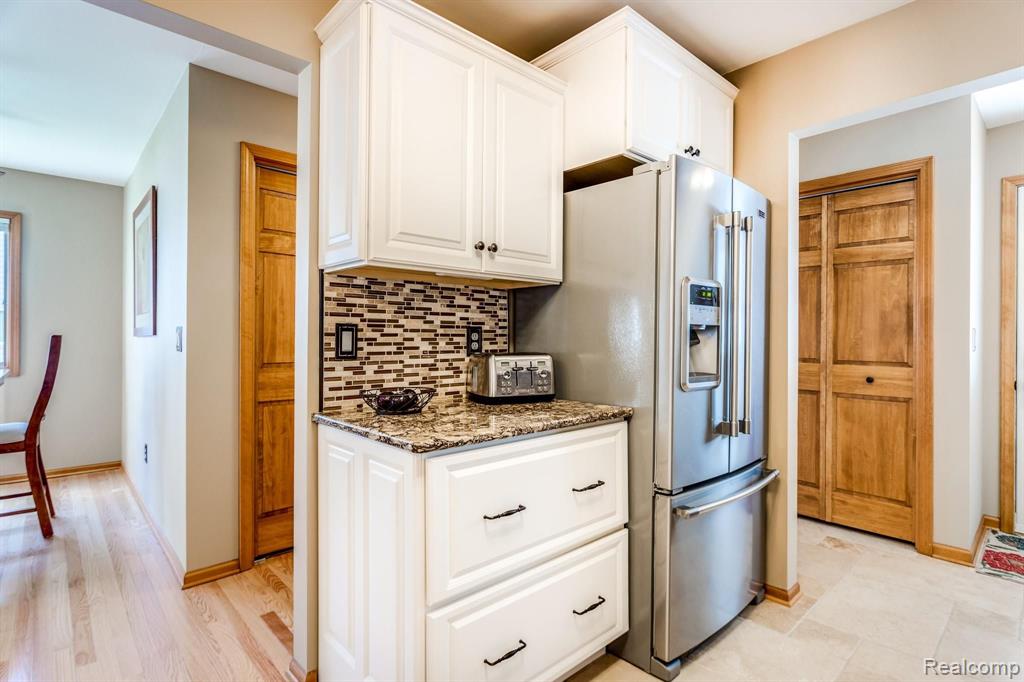 7276 Lakeshore Road Lakeport, MI 48059 - Photo 10 of 38