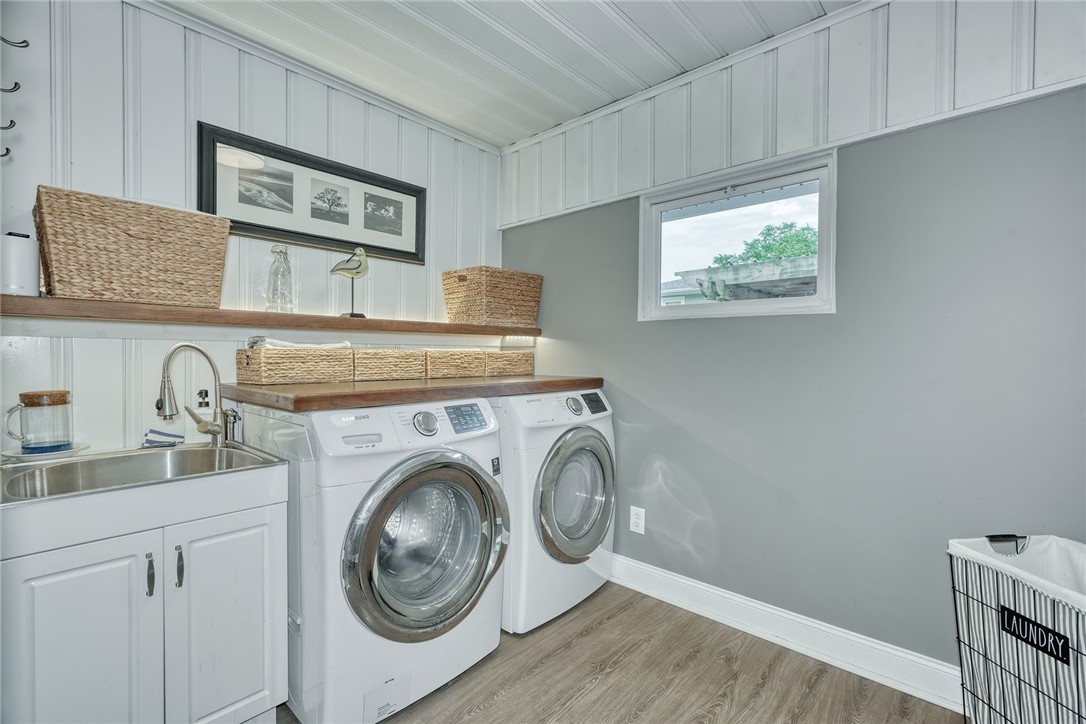 175 Longview Drive Webster, NY 14580 - Photo 9 of 47 A laundry room that makes you say wow!