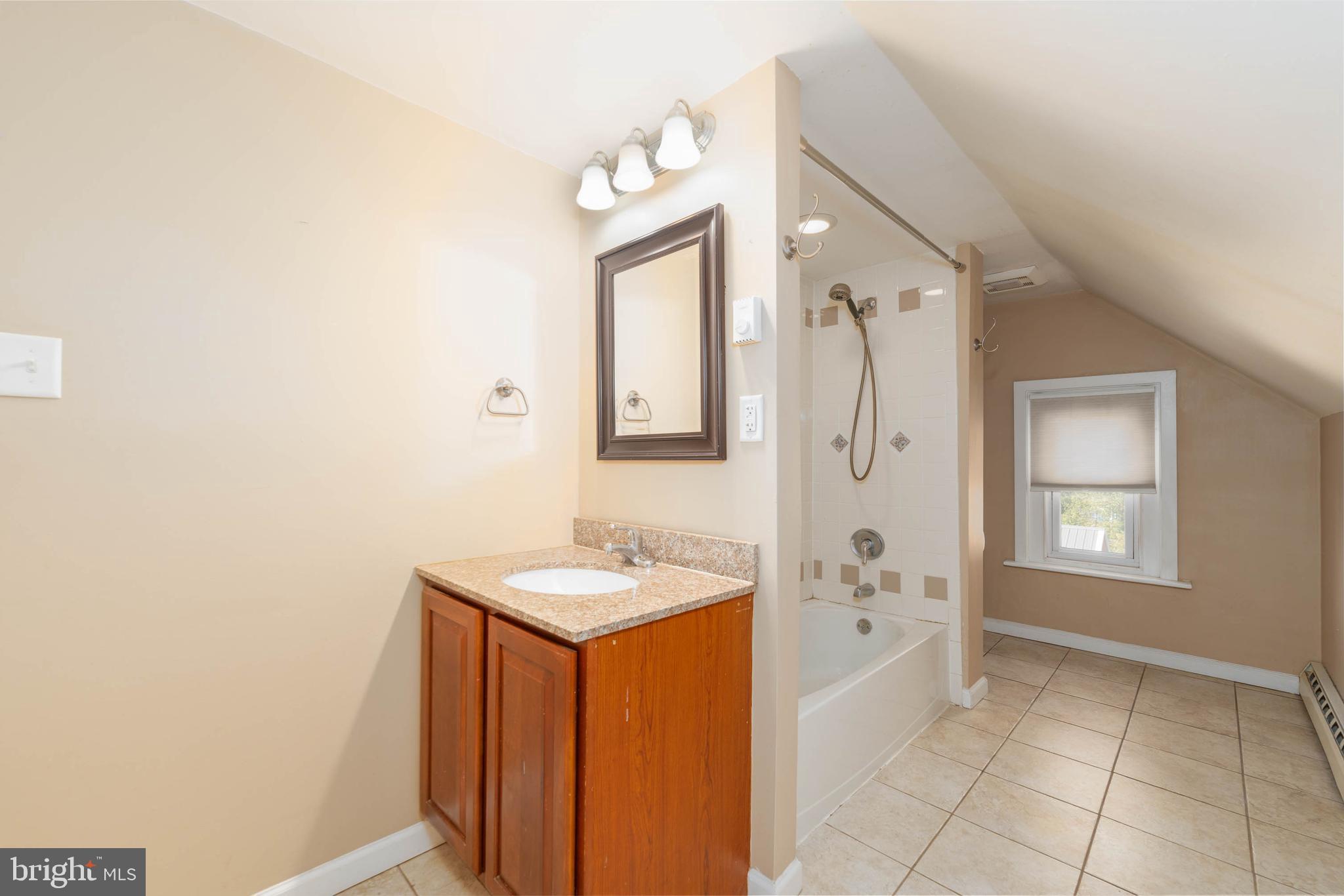 115 South Main Street Hatfield, PA 19440 - Photo 16 of 26 3rd Floor Full Bathroom