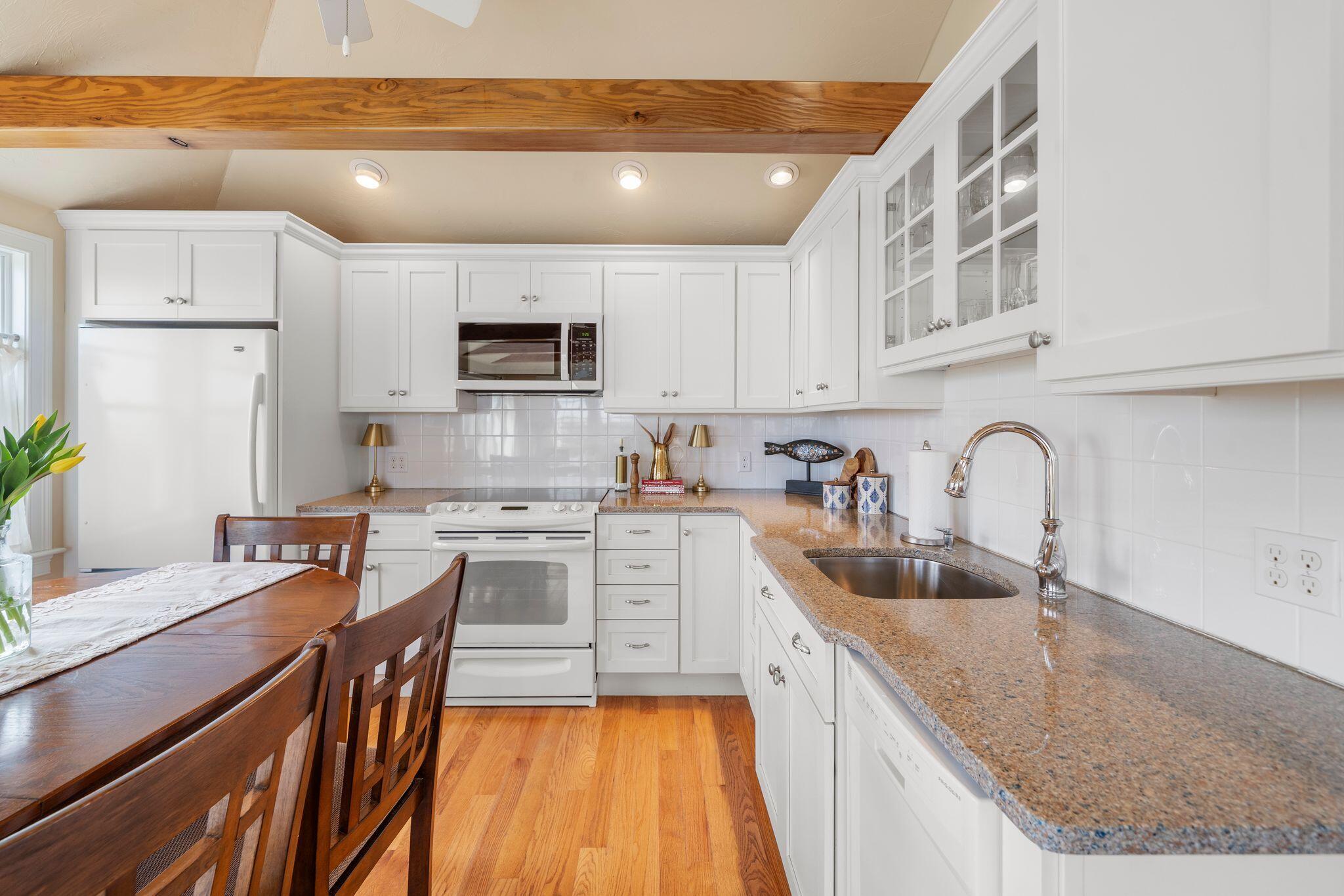 280 Harbor Point Road Barnstable, MA 02675 - Photo 9 of 23 28_DSC04503