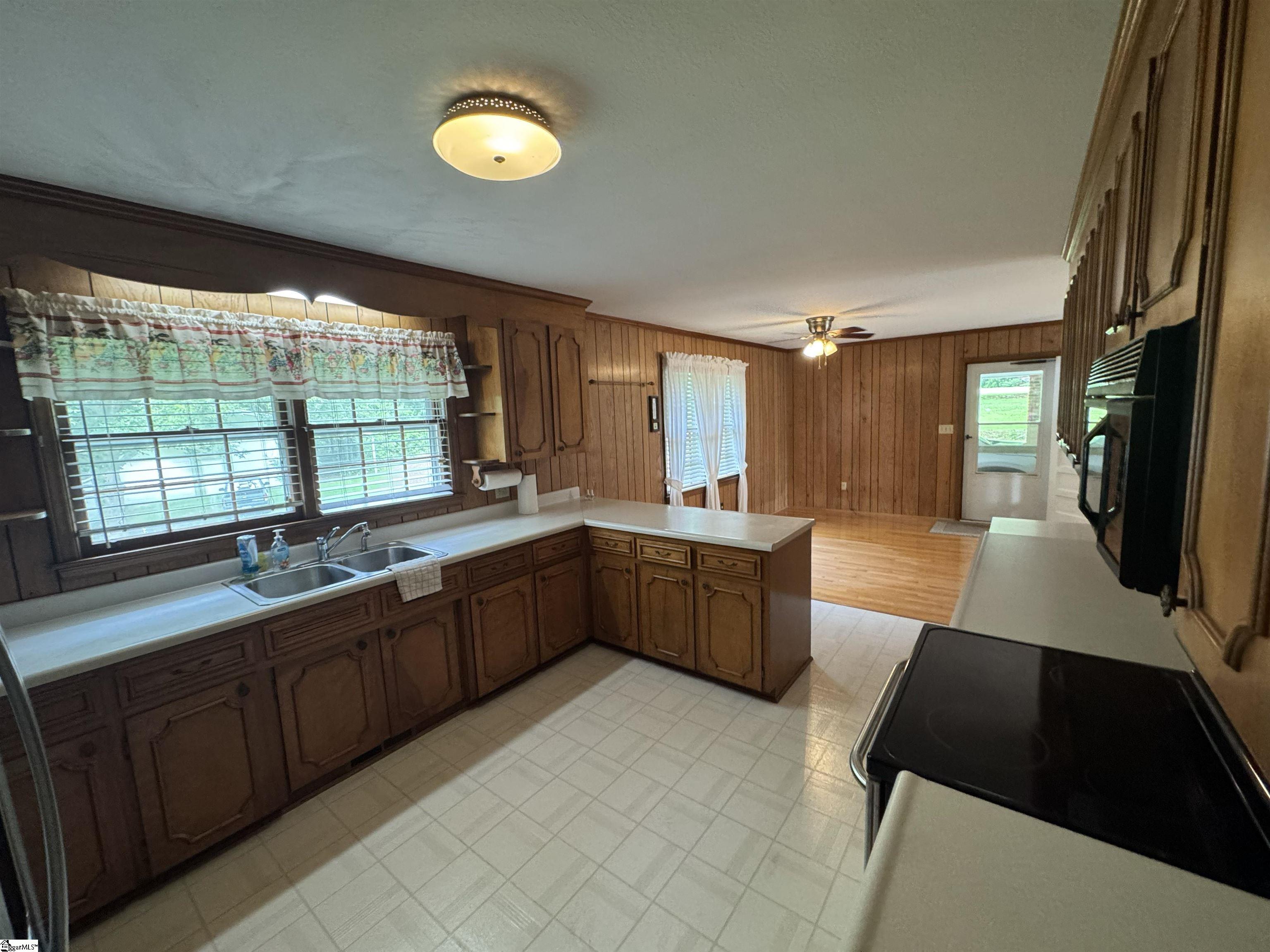 701 North Rutherford Road Greer, SC 29651 - Photo 4 of 27