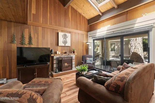 $1,395,000 | 123 Juanita Drive, Unit 17, Incline Village, NV 89451