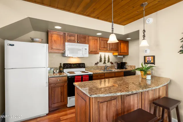 $1,395,000 | 123 Juanita Drive, Unit 17, Incline Village, NV 89451