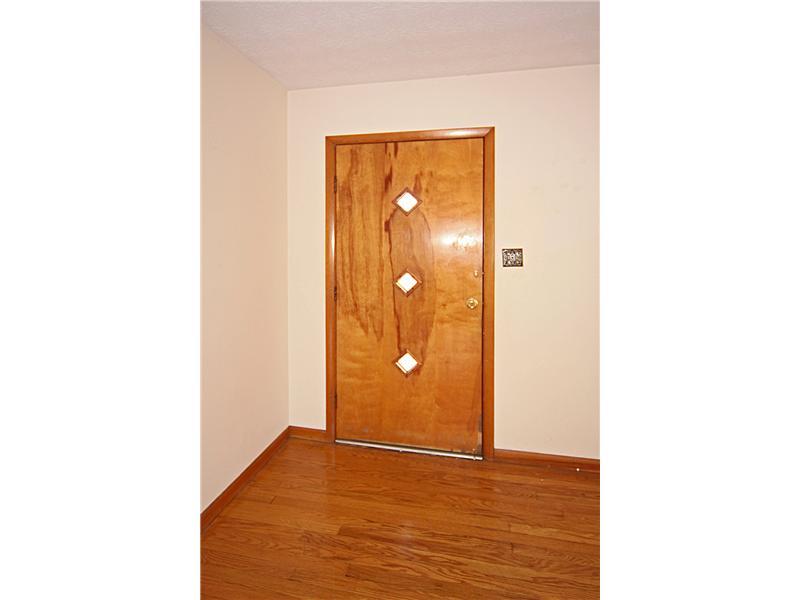 4033 Gambel Road Indianapolis, IN 46221 - Photo 3 of 21 Gallery Image 3