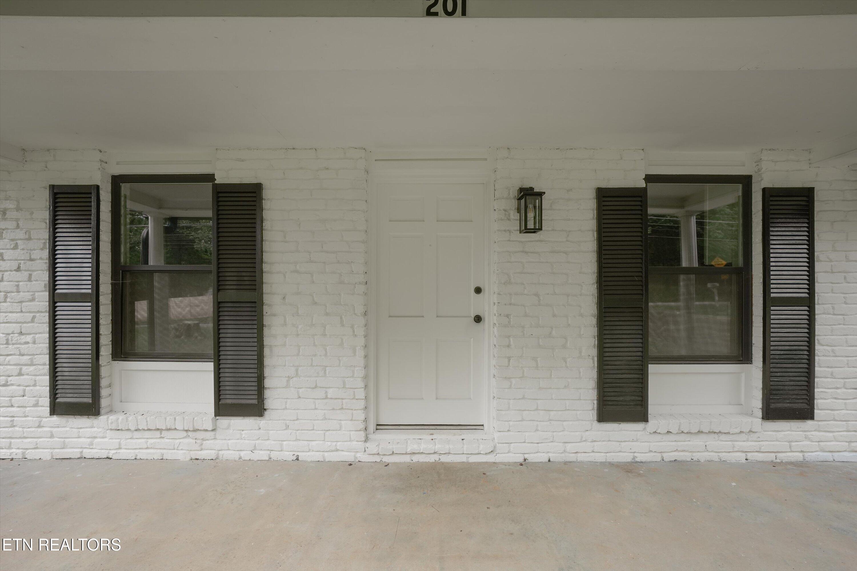 201 Wakefield Road Knoxville, TN 37922 - Photo 4 of 35 08-201 Wakefield Rd21
