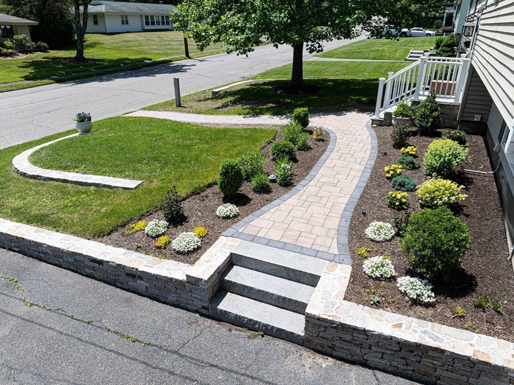 32 Eaton Road West Framingham, MA 01701 - Photo 3 of 31