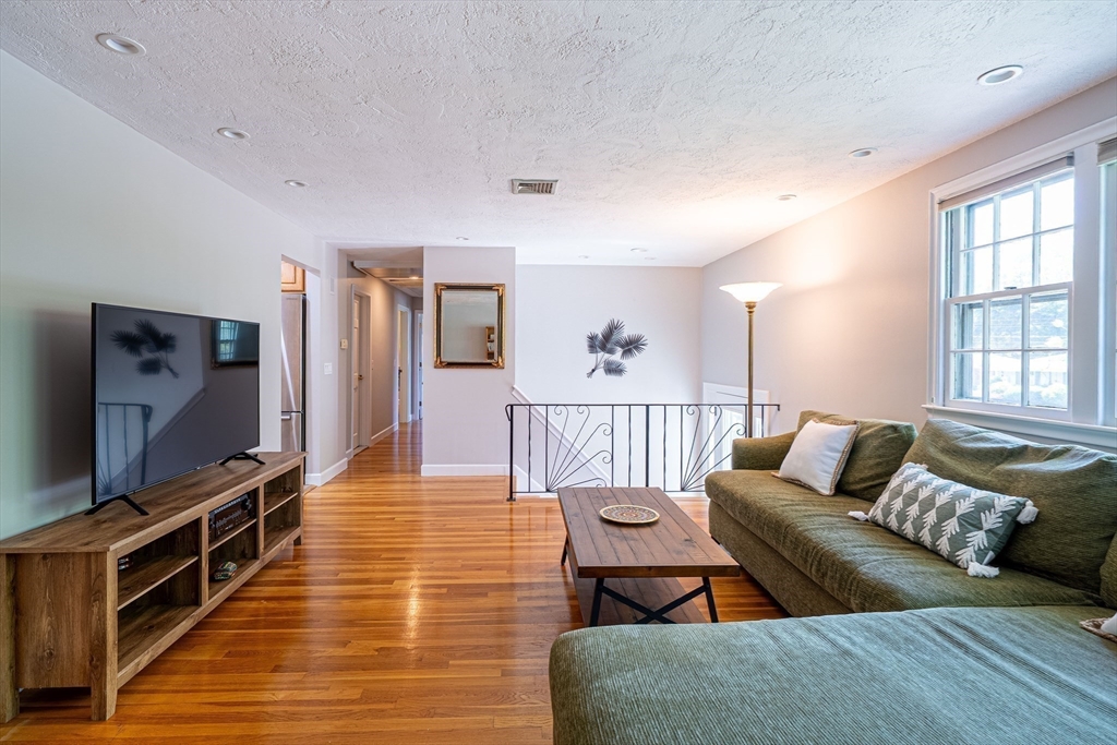 32 Eaton Road West Framingham, MA 01701 - Photo 5 of 31