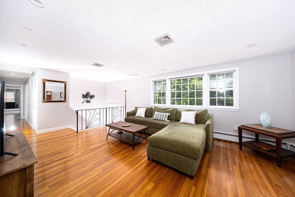 32 Eaton Road West Framingham, MA 01701 - Photo 7 of 31