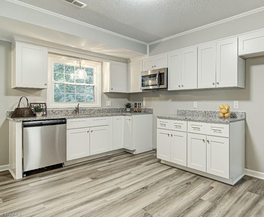 1811 River Dale Road Pfafftown, NC 27040 - Photo 5 of 30 Gallery Image 5