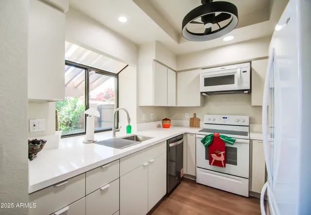 $3,500 | 5640 East Bell Road, Unit 1010, Scottsdale, AZ 85254