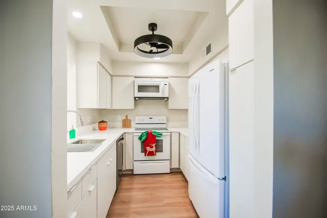 $3,500 | 5640 East Bell Road, Unit 1010, Scottsdale, AZ 85254